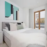 Wola Ludwiki With Parking By Renters Prestige Lejlighed Warszawa