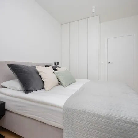 Wola Ludwiki With Parking By Renters Prestige Appartamento *